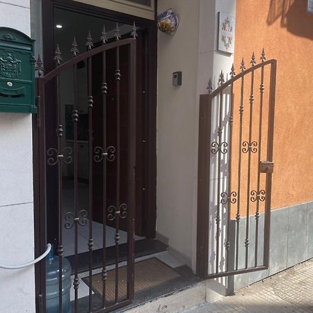 Casa Giniusa Central Studio كاتانيا المظهر الخارجي الصورة