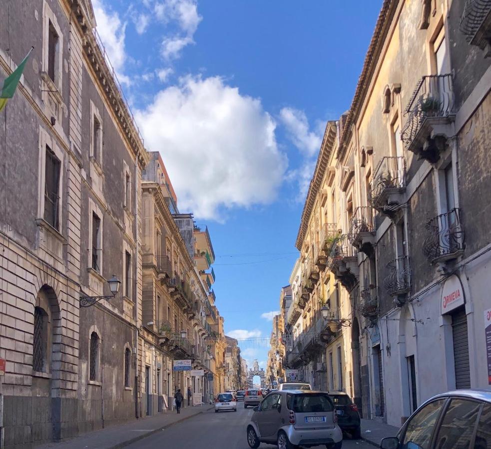 Casa Giniusa Central Studio كاتانيا المظهر الخارجي الصورة