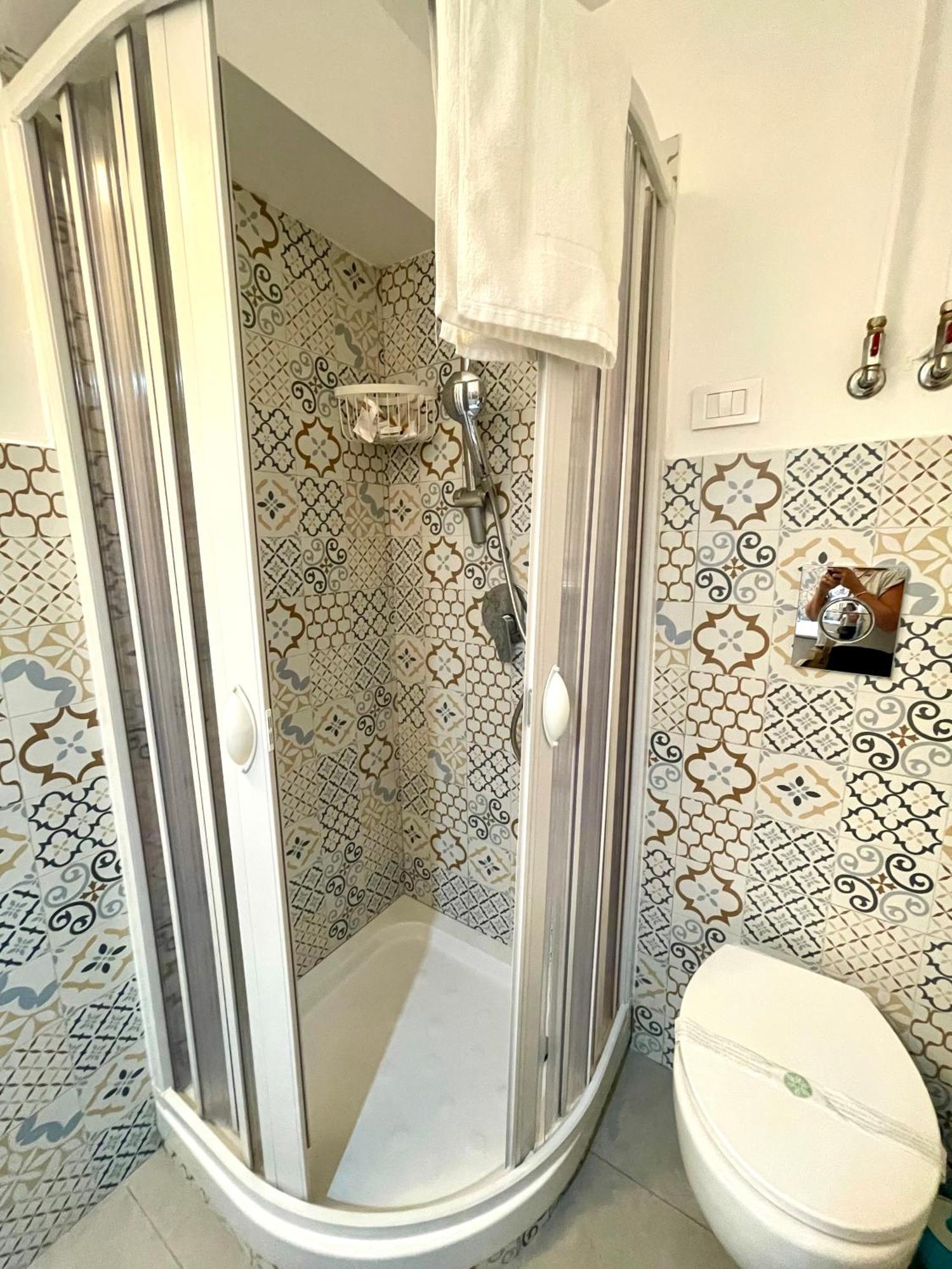 Casa Giniusa Central Studio كاتانيا المظهر الخارجي الصورة