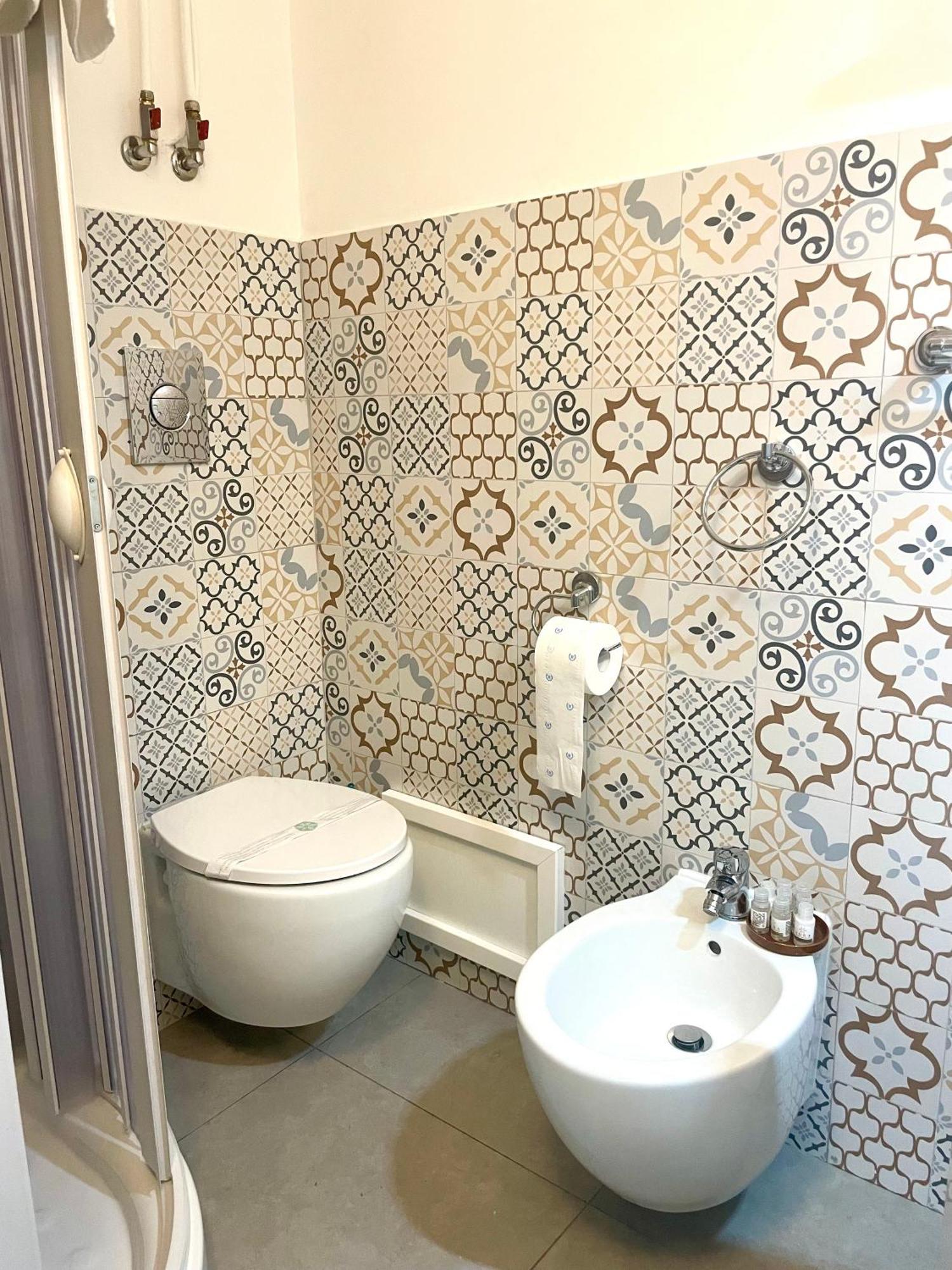 Casa Giniusa Central Studio كاتانيا المظهر الخارجي الصورة