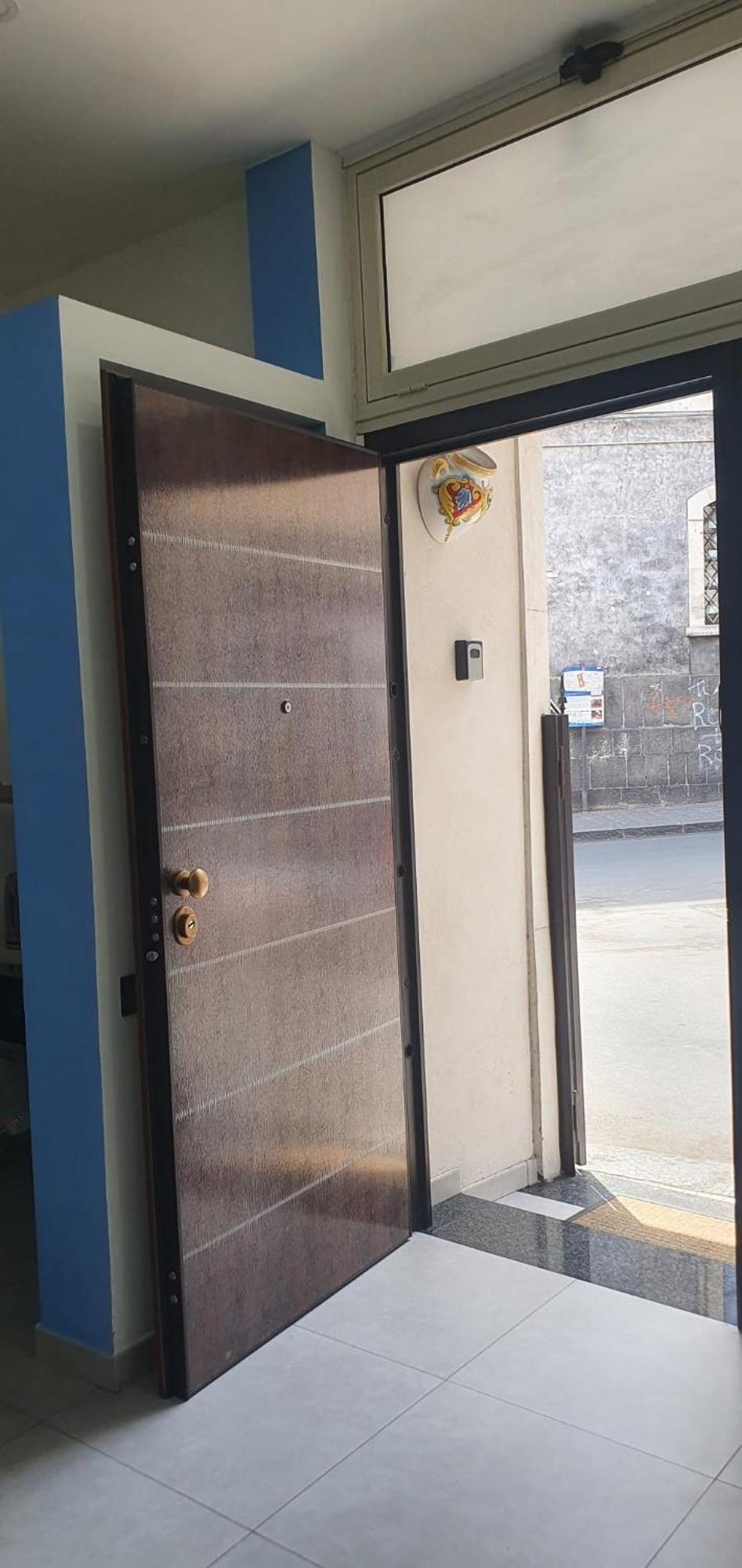 Casa Giniusa Central Studio كاتانيا المظهر الخارجي الصورة